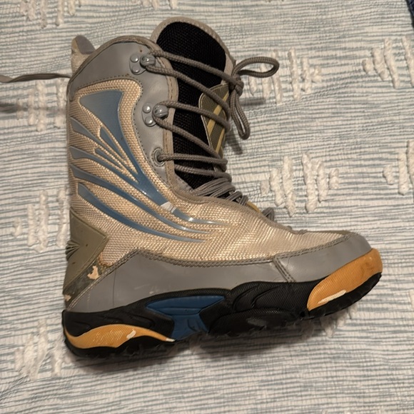Snowboard Boots - Picture 2 of 3